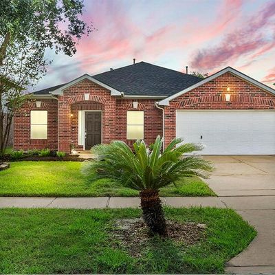 555 Small Cedar Dr, League City, TX 77573