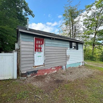 56 Poole Rd, Belchertown, MA 01007