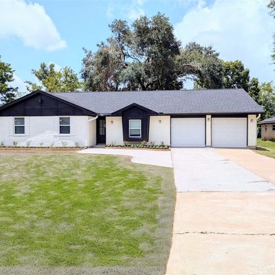 5606 Commodore Dr, Dickinson, TX 77539