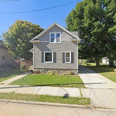 561 Bowen St, Oshkosh, WI 54901