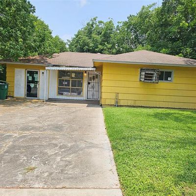 5703 Belneath St, Houston, TX 77033