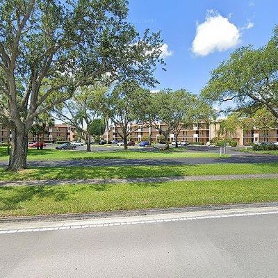 5711 Coral Lake Dr #111, Margate, FL 33063