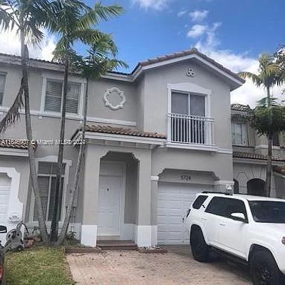 5724 Nw 112 Th Pl, Doral, FL 33178