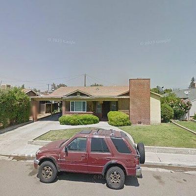 582 W Mountain View Ave, Woodlake, CA 93286