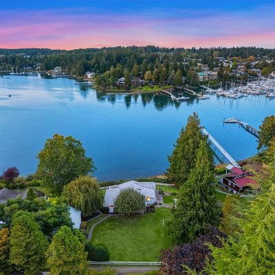 5823 Rose Loop Ne, Bainbridge Island, WA 98110