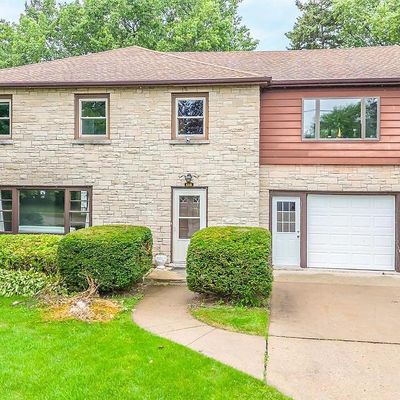 656 Lakecrest Dr, Menasha, WI 54952