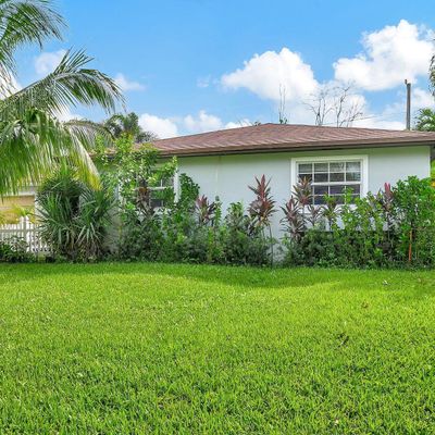 6608 Massachusetts Dr, Lake Worth, FL 33462