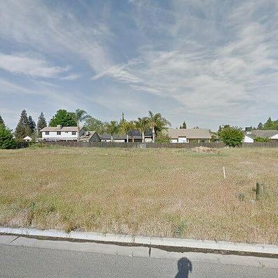 668 Fisher Dr, Exeter, CA 93221