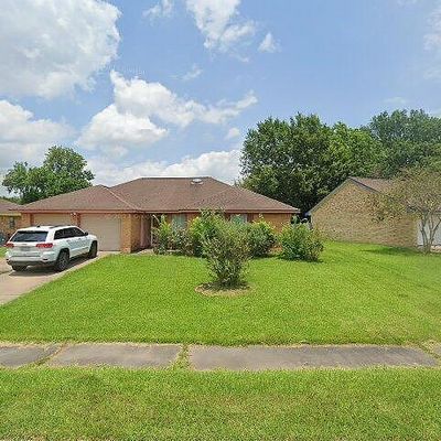 67 Blackgum Ct, Lake Jackson, TX 77566