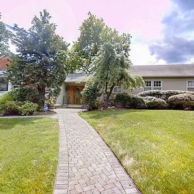 671 East Dr, Oradell, NJ 07649