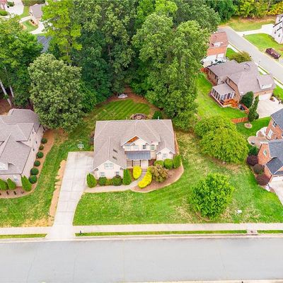 6717 Breeze Pointe Dr, Whitsett, NC 27377