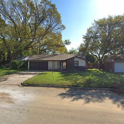 6725 Plantation Rd, Forest Hill, TX 76140