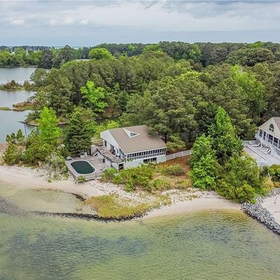 675 Tranquility Ln, Deltaville, VA 23043