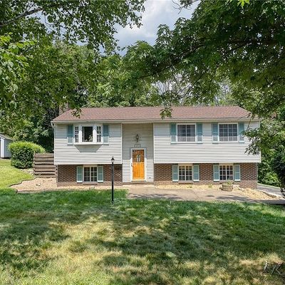 689 Fruitwood Dr, Bethel Park, PA 15102