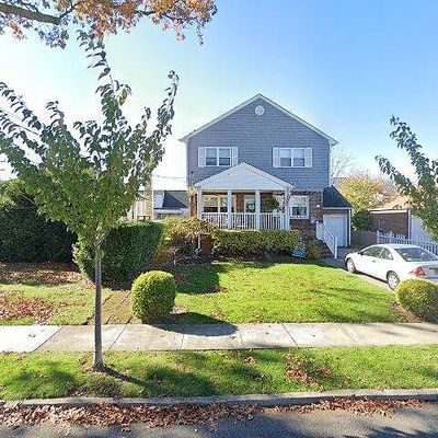 7 Catalpa Ave, Lynbrook, NY 11563