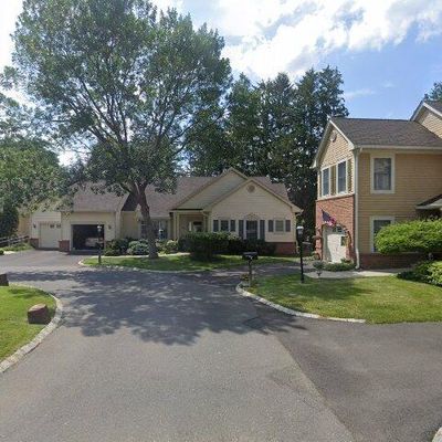 7 Conifer Ct, Princeton, NJ 08540