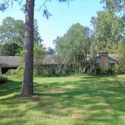 7 N Lakeshore Dr, Lakeland, GA 31635