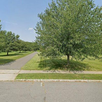 7 Spring Run Ln, Stewartsville, NJ 08886