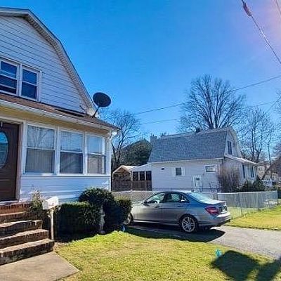 7 Vale St, Edison, NJ 08817