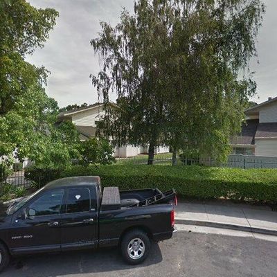 700 Mccoy Ct, Lodi, CA 95240