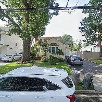 62 Vincent Pl, Lynbrook, NY 11563