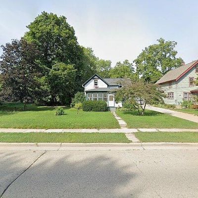 620 S Silver Lake St, Oconomowoc, WI 53066