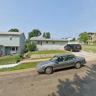 621 23 Rd St Nw, Minot, ND 58703