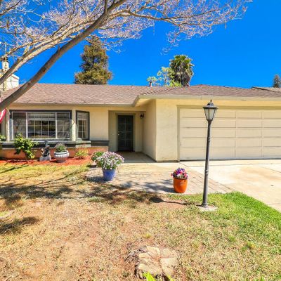 621 Clearview Dr, Hollister, CA 95023