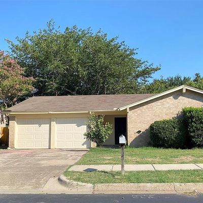 6217 Douglas Dr, Watauga, TX 76148