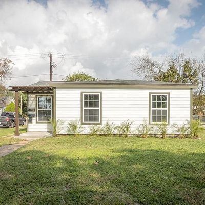 622 Gresham St, Baytown, TX 77520