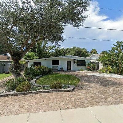 624 S Pine St, New Smyrna Beach, FL 32169