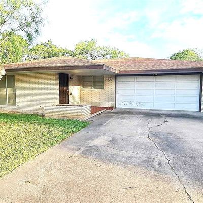 627 W Richard Ave, Kingsville, TX 78363