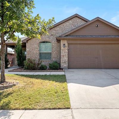 629 River Rock Dr, Azle, TX 76020