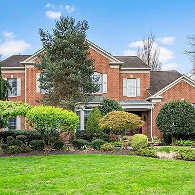 73 Poplar Dr, Paramus, NJ 07652