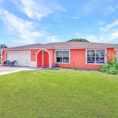 736 96 Th Ave N, Naples, FL 34108