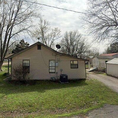 736 S Broad St, Nowata, OK 74048