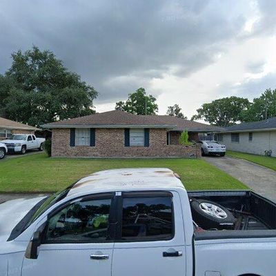 744 Huckleberry Ln, Gretna, LA 70056