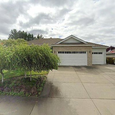 747 Eastridge Dr, Medford, OR 97504