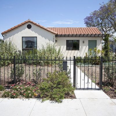 7530 Brighton Ave, Los Angeles, CA 90047