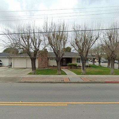 77 Nash Rd, Hollister, CA 95023