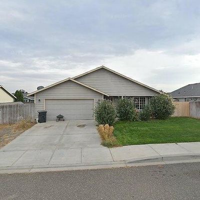 7704 Pender Dr, Pasco, WA 99301