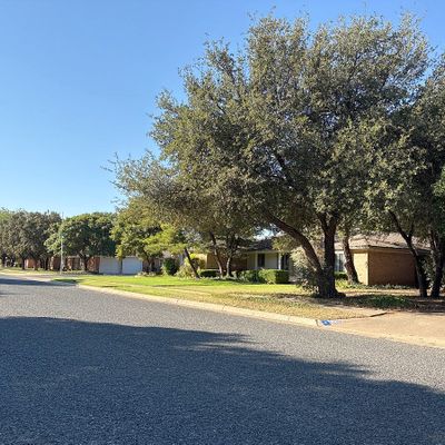 7710 Lynnhaven Ave, Lubbock, TX 79423