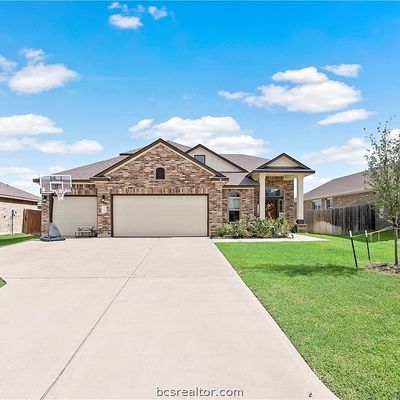 7712 Bogie Ln, Navasota, TX 77868