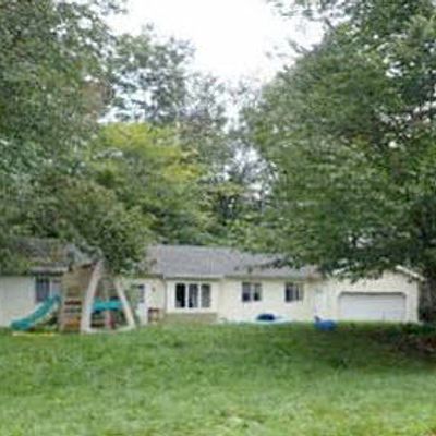 7726 Apple Ln, Tobyhanna, PA 18466