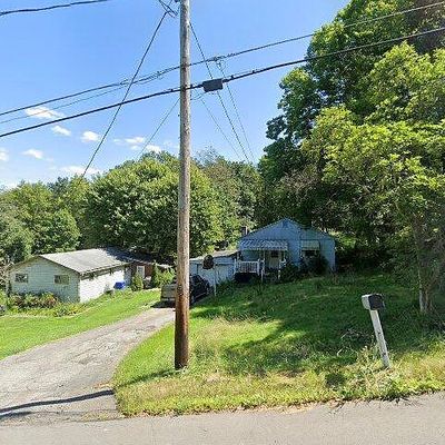 776 Scotland Ln, New Castle, PA 16101