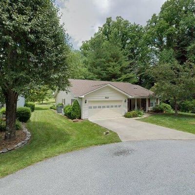 787 W Saint Johns Way, Hendersonville, NC 28791