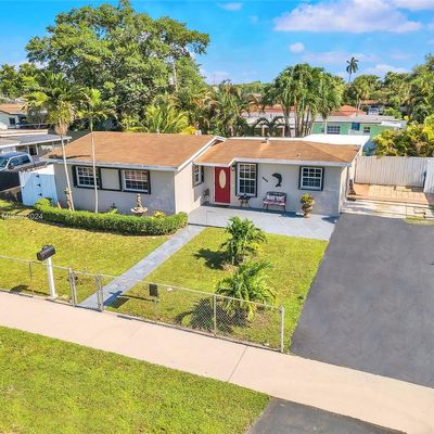 7884 Nw 175 Th St, Hialeah, FL 33015