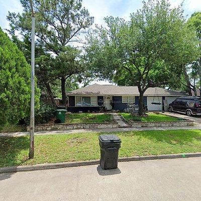 7901 Longridge Dr, Houston, TX 77055