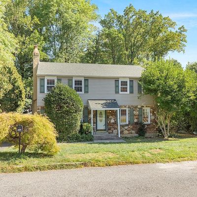 702 Oxford Ln, Wallingford, PA 19086