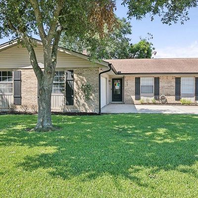 703 Alpine Dr, Port Neches, TX 77651